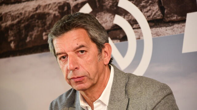 Michel Cymes Gonfle Par Les Rumeurs De Liaison Avec Adriana Karembeu Et Marina Carrere D Encausse Video Actu Tele 2 Semaines