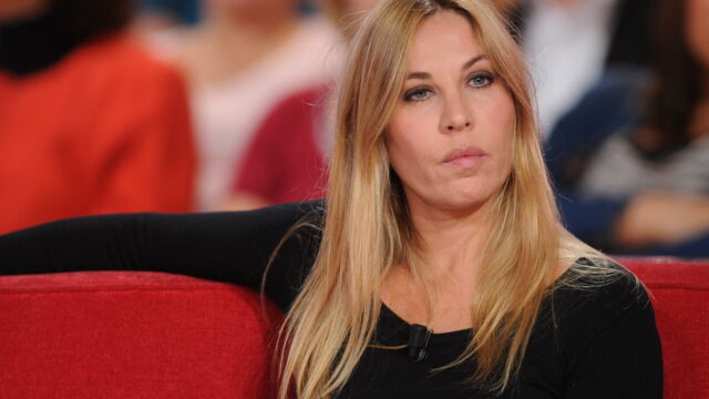 Mathilde A La Gloire Des Femmes En Deuil