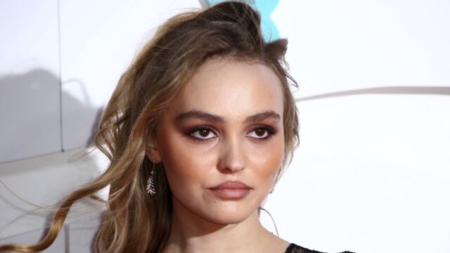 Lily Rose Depp Pour L Anniversaire De Sa Mere Vanessa Paradis Elle Partage Une Rare Photo De Famille Cinema Tele 2 Semaines