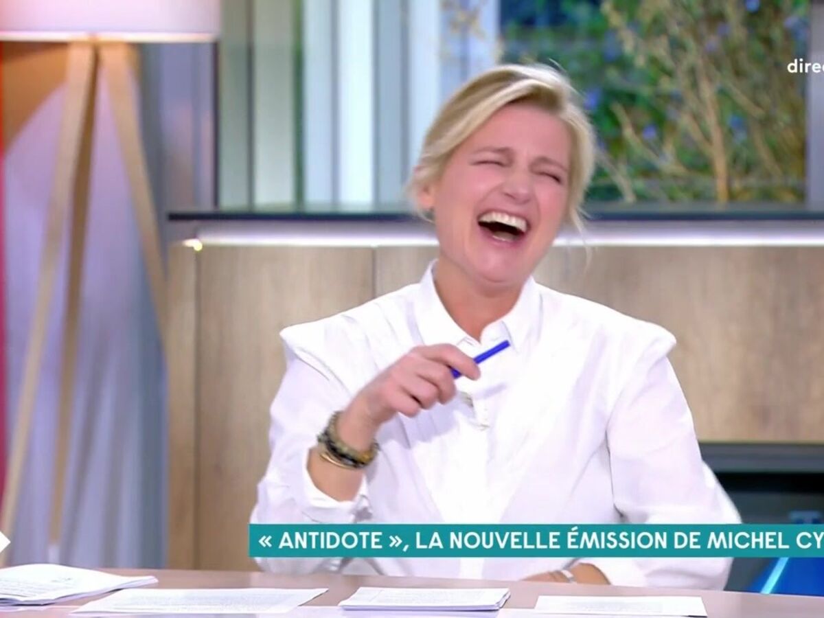 Quand on vous chatouille, ça part en vrille ? : Michel Cymes taquine Anne-Elisabeth Lemoine après une bourde coquine (VIDEO)