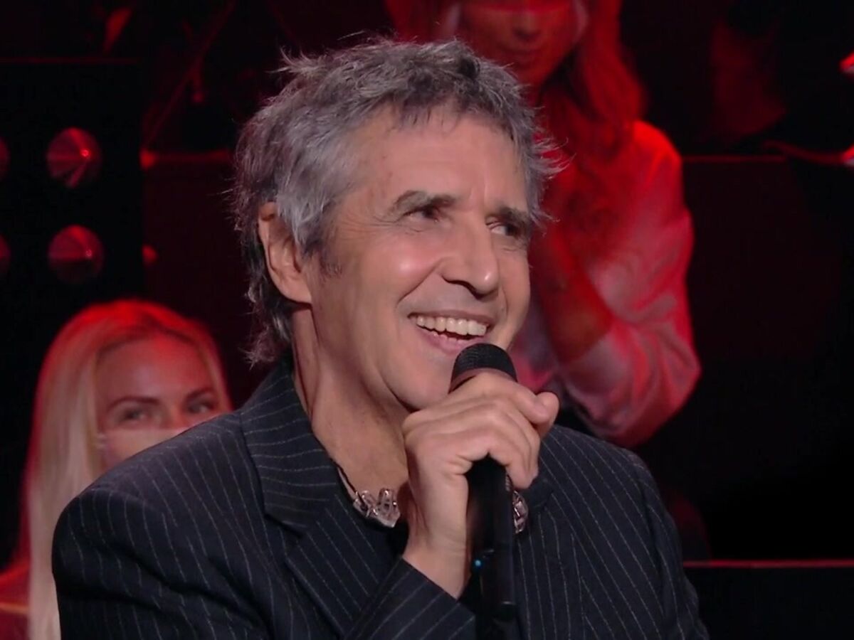 Nagui taquine Julien Clerc sur leurs folles soirées dans Taratata : J'ai connu Julien Clerc pas très clair (VIDEO)