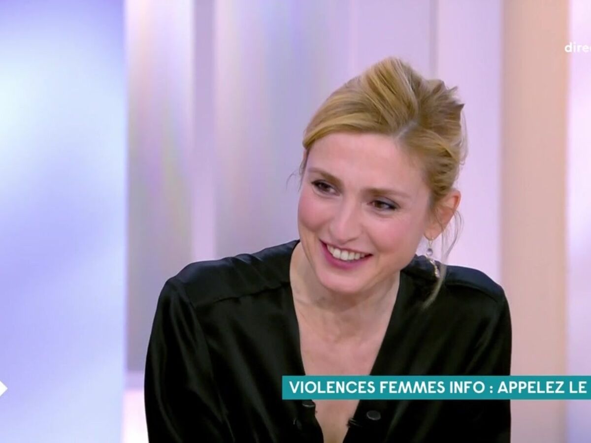 On ne veut pas des dessous affriolants, on veut l'égalité salariale : le message de Julie Gayet sur la Journée des droits des femmes (VIDEO)