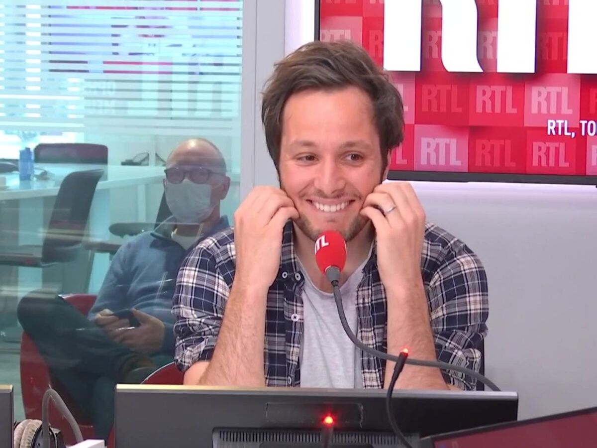 Ça me touche trop ! : Vianney ému sur RTL par la surprise d'un ami et célèbre joueur de rugby ! (VIDEO)