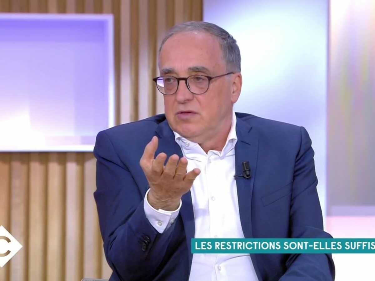 Mesures illisibles, non-respect des règles sanitaires : le professeur Gilbert Deray pousse un coup de gueule dans C à vous (VIDEO)