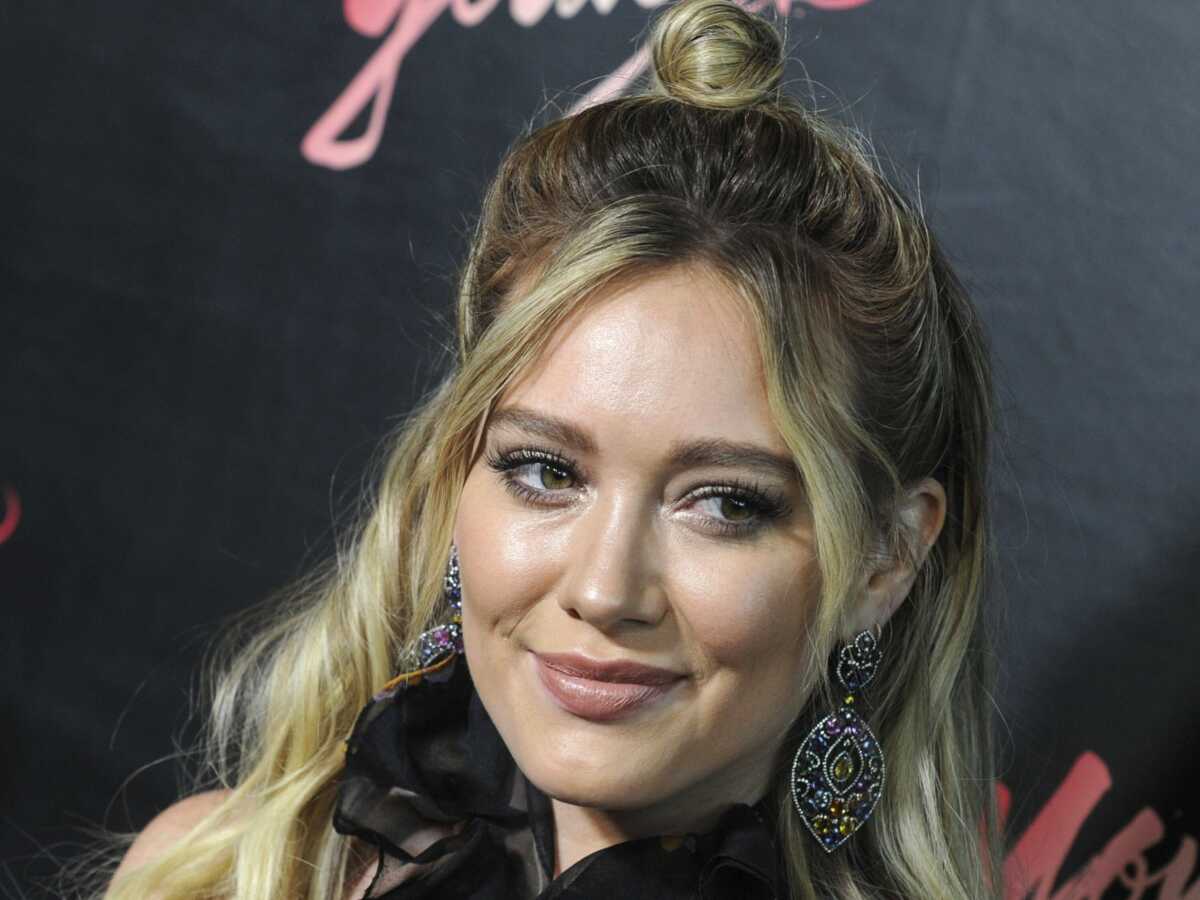 Hilary Duff maman pour la troisième fois : l'actrice dévoile un cliché de son accouchement dans l'eau (PHOTO)