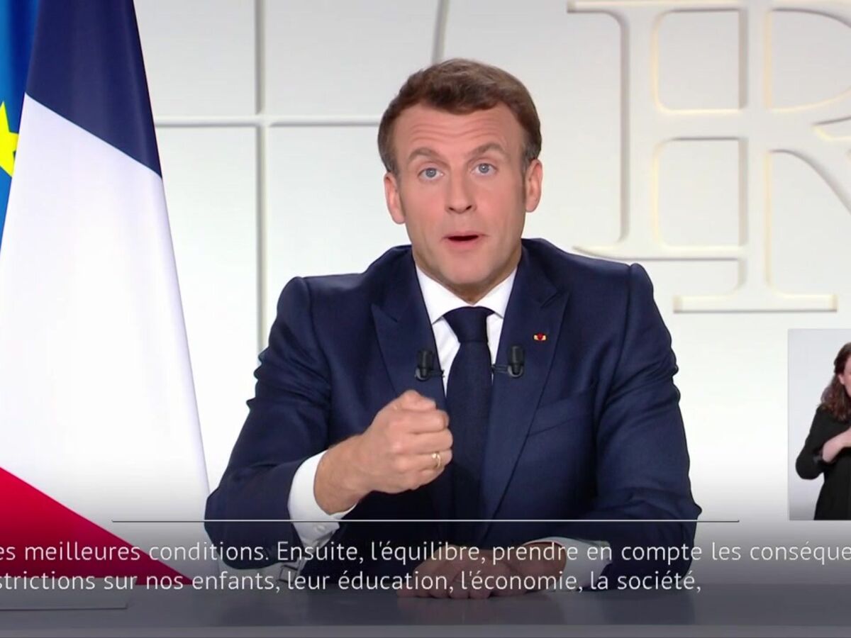 Emmanuel Macron annonce que le confinement déjà en place dans 19 départements allait être élargi à toute la France dès samedi soir