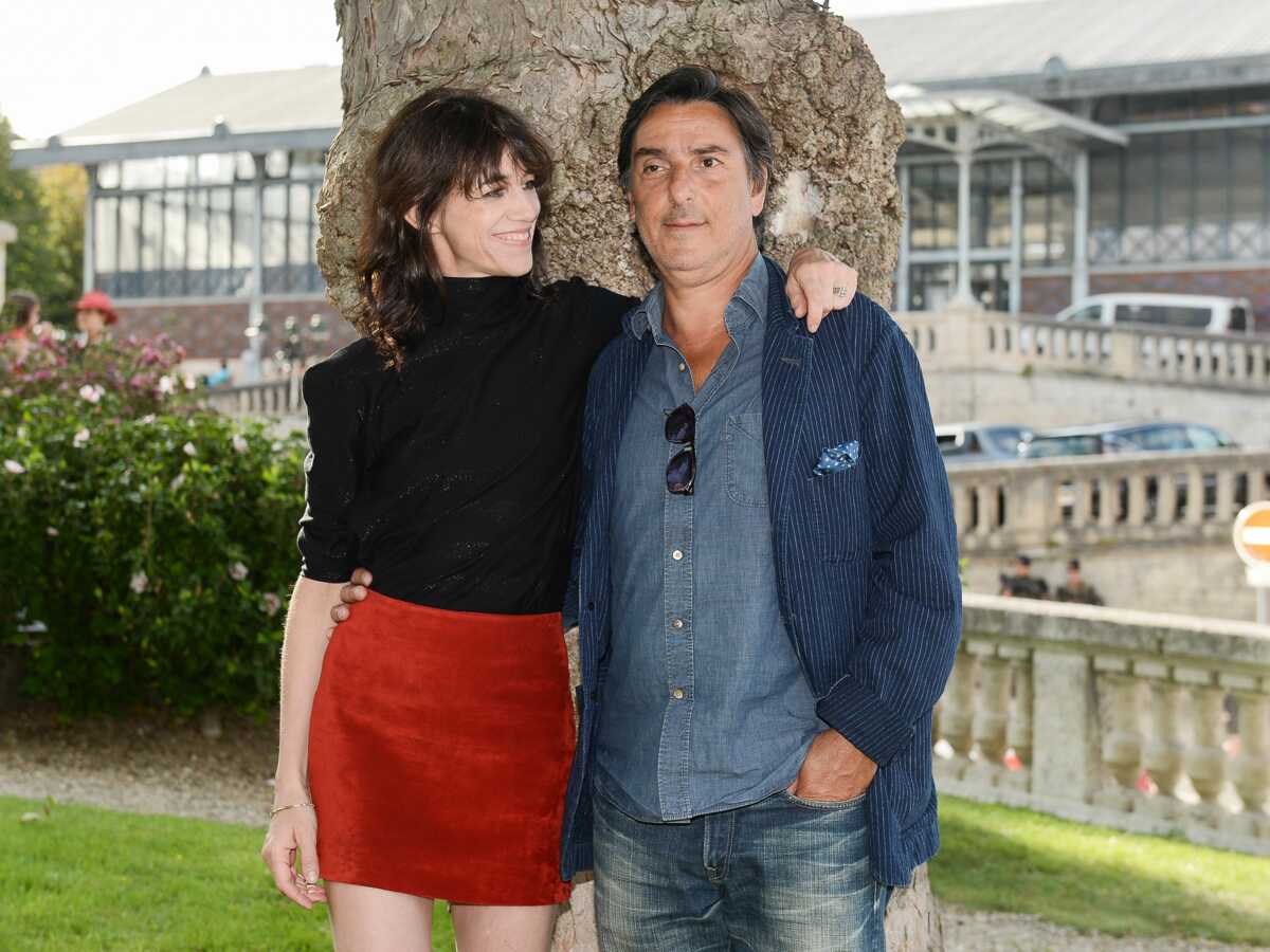 Charlotte Gainsbourg amoureuse d'Yvan Attal depuis ses 19 ans : pourquoi elle a toujours peur de ne pas être à la hauteur