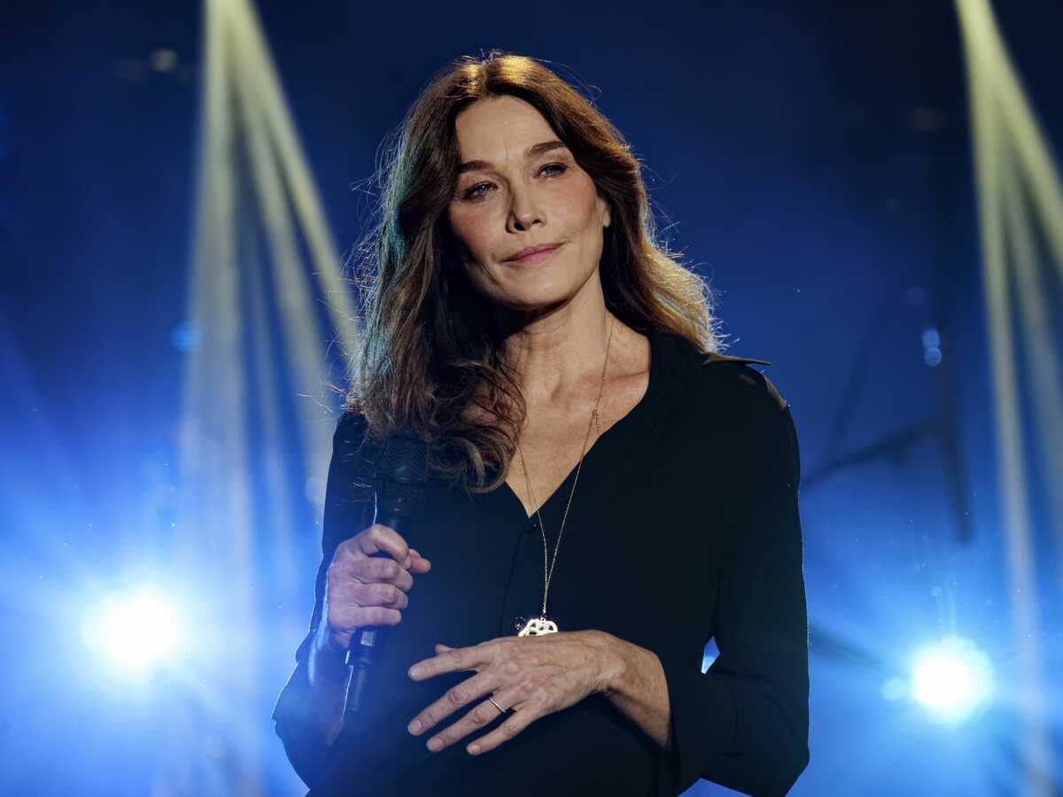 Carla Bruni rend hommage à Coluche et Desproges en poussant un énorme coup de gueule : “La bien-pensance et la censure ont pris le pouvoir”