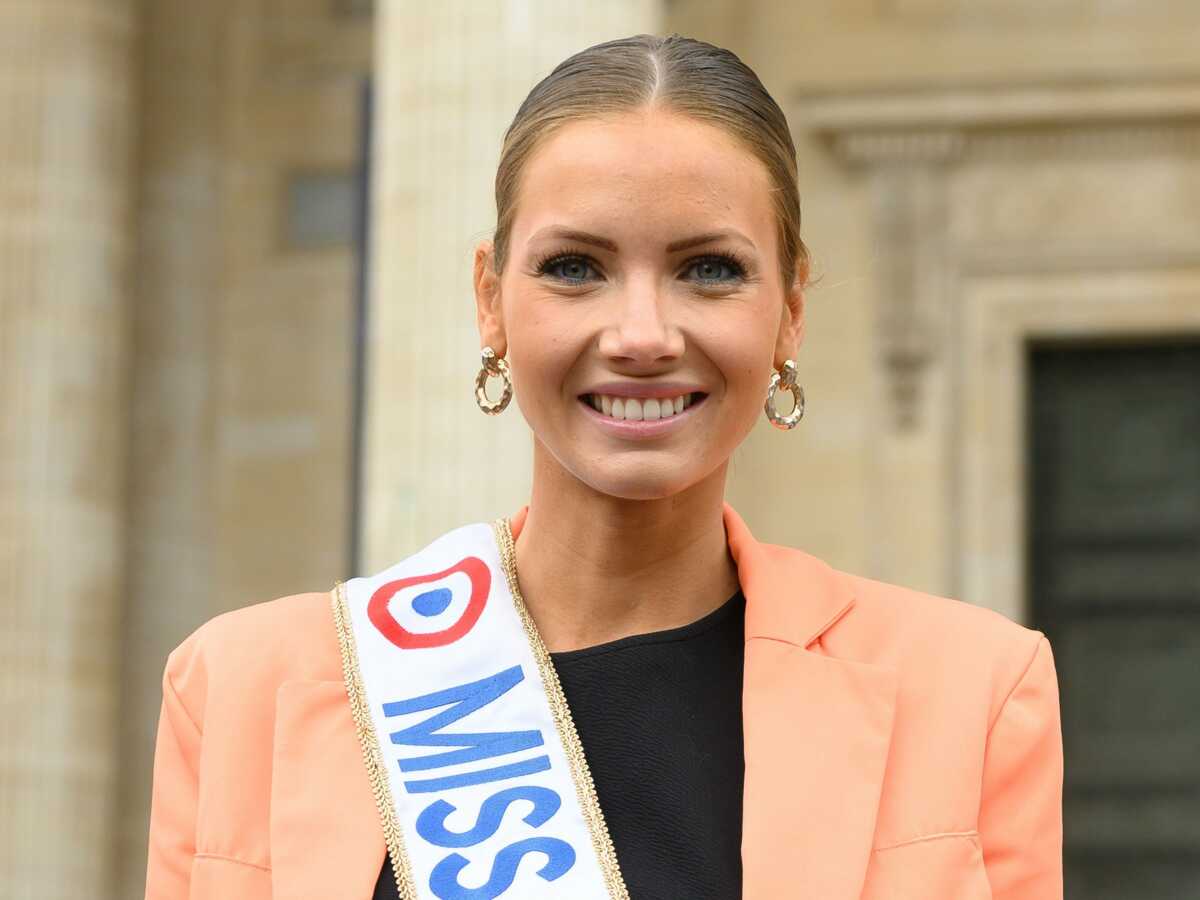 En larmes, Amandine Petit annonce qu'elle va bien pouvoir se présenter au concours de Miss Univers