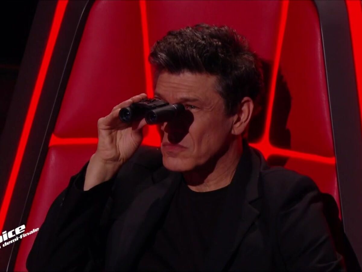 The Voice : Marc Lavoine tient sa promesse et troque ses lunettes pour des jumelles (VIDEO)