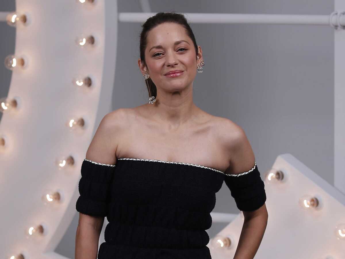 Marion Cotillard en train d'allaiter son enfant : l'actrice publie une photo qui déchaîne les passions