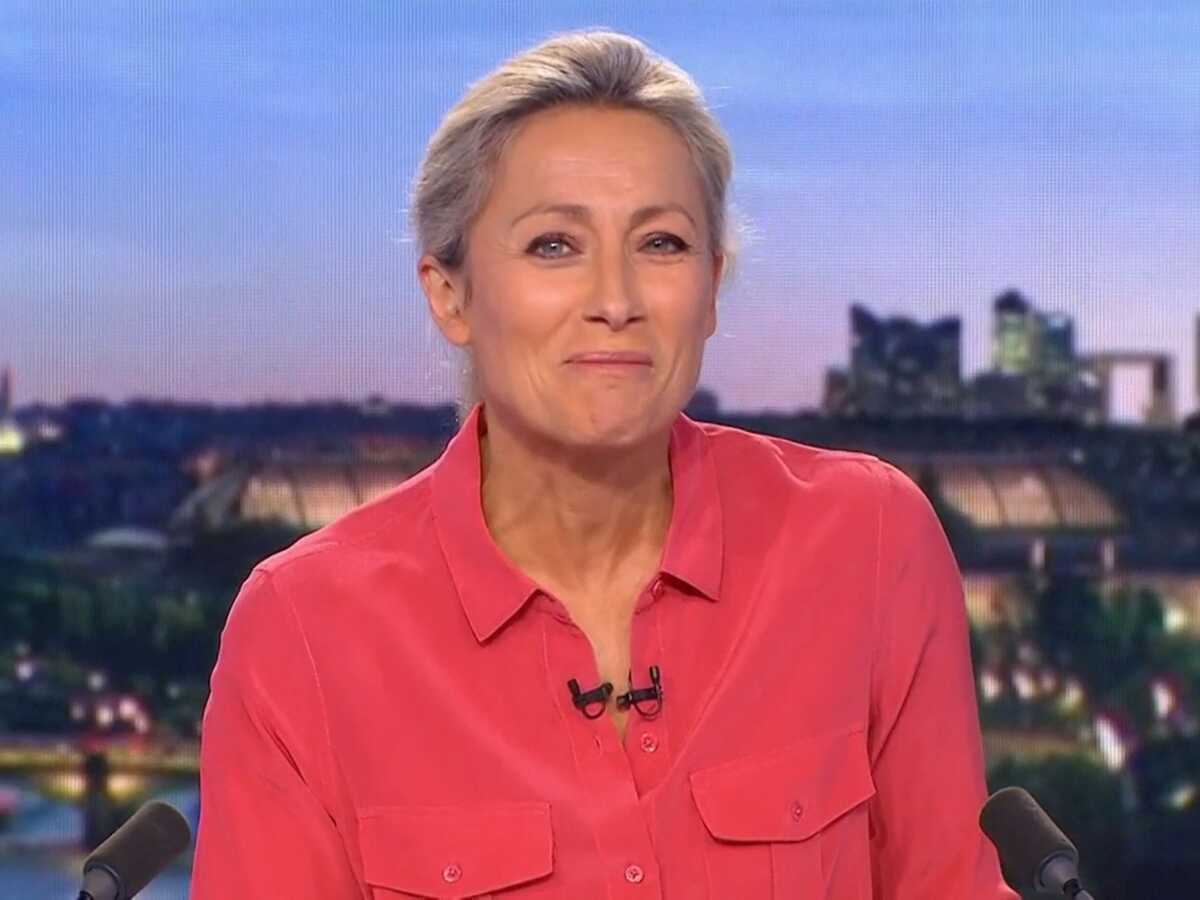 Anne-Sophie Lapix victime d'un fou rire après un couac au JT de 20 heures de France 2 (VIDEO)