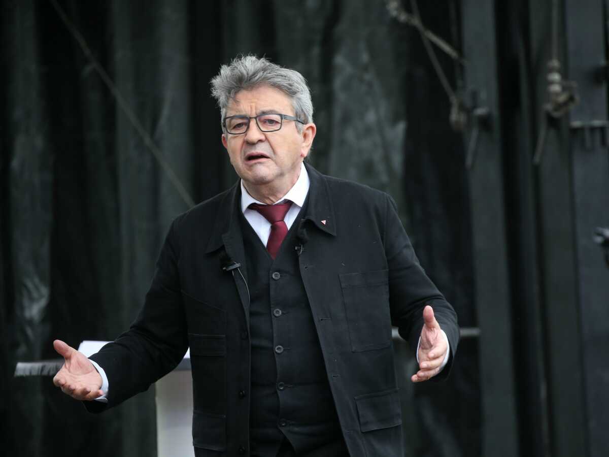 Par pitié, représentez-vous ! : Jean-Luc Mélenchon implore Emmanuel Macron d'être candidat en 2022 à la Présidentielle (VIDEO)