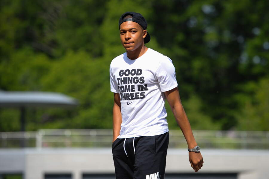 retour-sur-les-looks-de-kylian-mbapp-t-l-loisirs