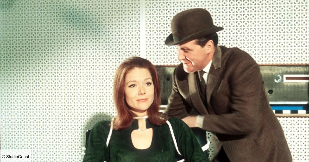 Acteur Chapeau Melon Et Bottes De Cuir Chapeau melon et bottes de cuir