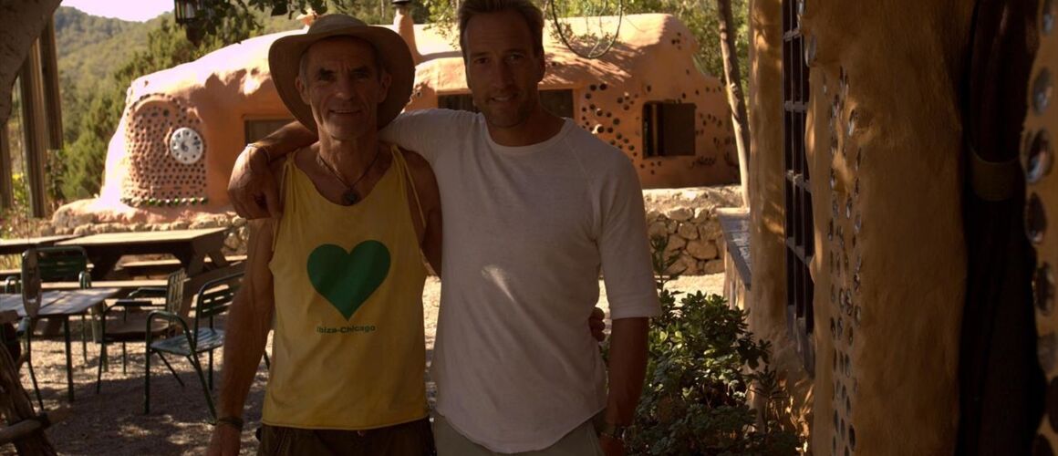 Reste Du Monde Romance A Ibiza Episode 1 Ibiza - Vivre loin du monde - Télé-Loisirs