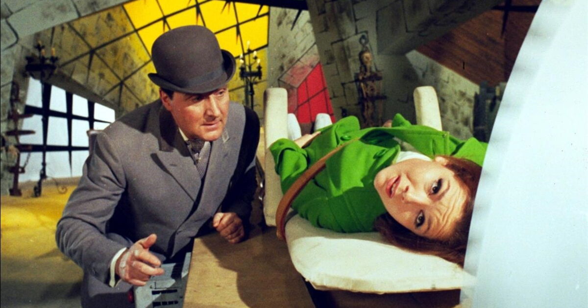 Chapeau melon et bottes de cuir