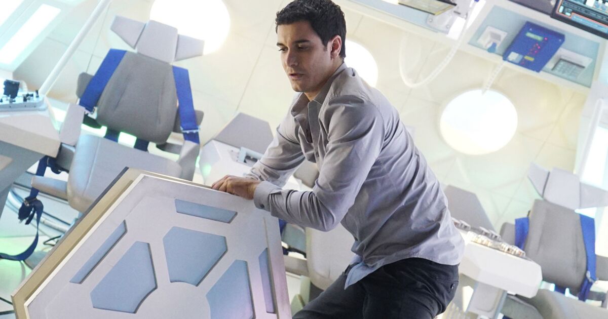 Perdu Dans L'espace Saison 2 Resume Scorpion
