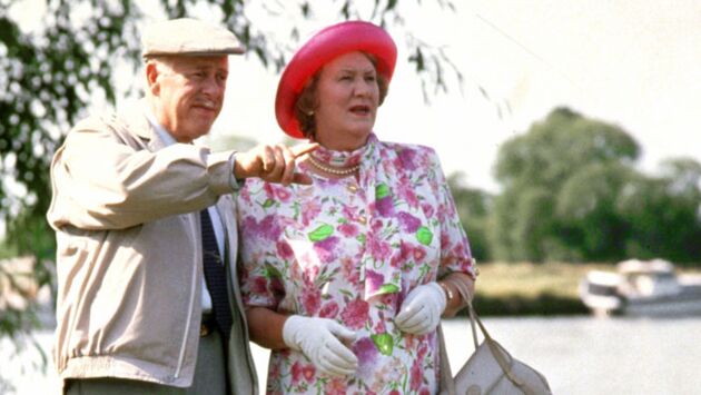 Hyacinth is Alarmed - (S5E3) - Keeping up Appearances - Télé-Loisirs