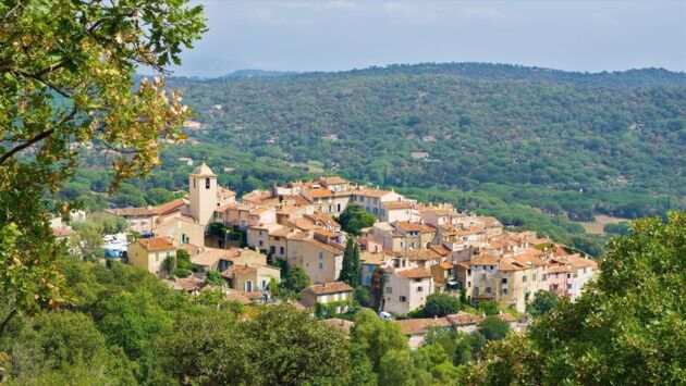 Les Villages Perches Du Massif Des Maures Tele Loisirs