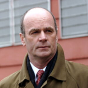 John Finn : biographie, news, photos et videos - Télé-Loisirs