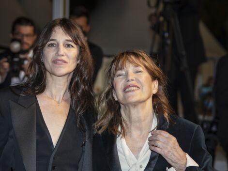 Cannes 2021 : Charlotte Gainsbourg et Jane Birkin radieuses sur le tapis rouge pour Jane By Charlotte