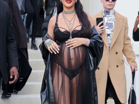 Rihanna fait sensation au défilé Dior avec son baby bump