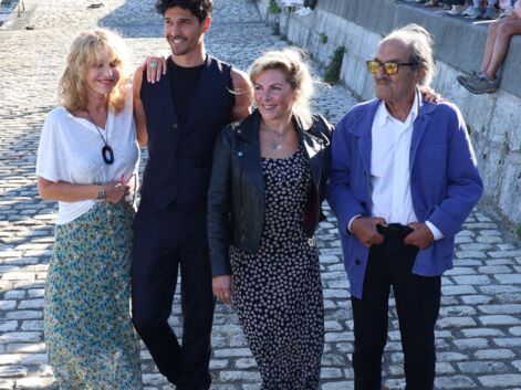 Gérard Hernandez et l'équipe de Scènes de ménages lors du Festival de la fiction de La Rochelle 2023