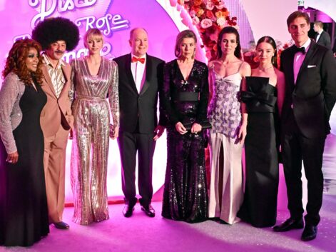 Charlène de Monaco radieuse avec sa nouvelle coupe, Victoria Silvstedt scupturale… Les célébrités au bal de la Rose 2024