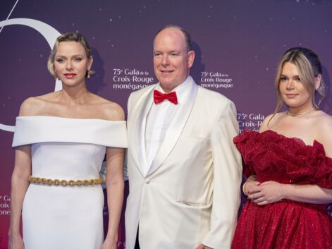 Charlène de Monaco, rayonnante en blanc, avec le prince Albert et Camille Gottlieb au Gala de la Croix-Rouge 2024