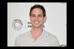 Bebe Mode D Emploi De Greg Berlanti 10 Synopsis Casting Diffusions Tv Photos Videos Tele Loisirs