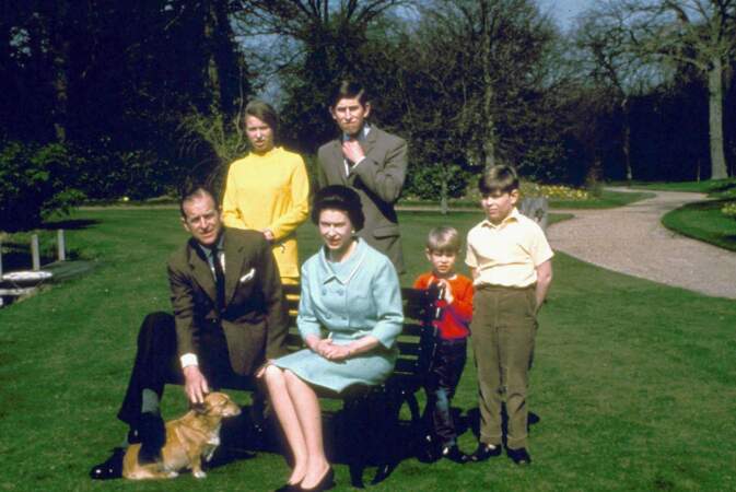 La famille au complet : Andrew et Edward les ont rejoints en 1960 et 1964