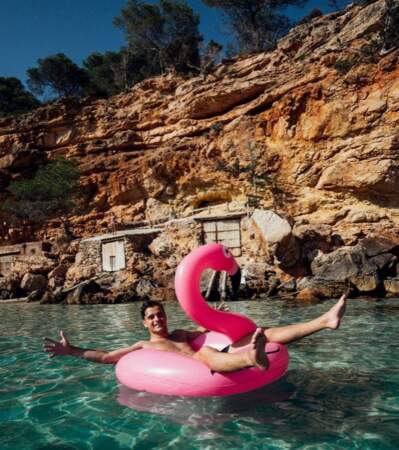 Et le DJ Martin Garrix a sorti sa plus belle bouée à Ibiza. 