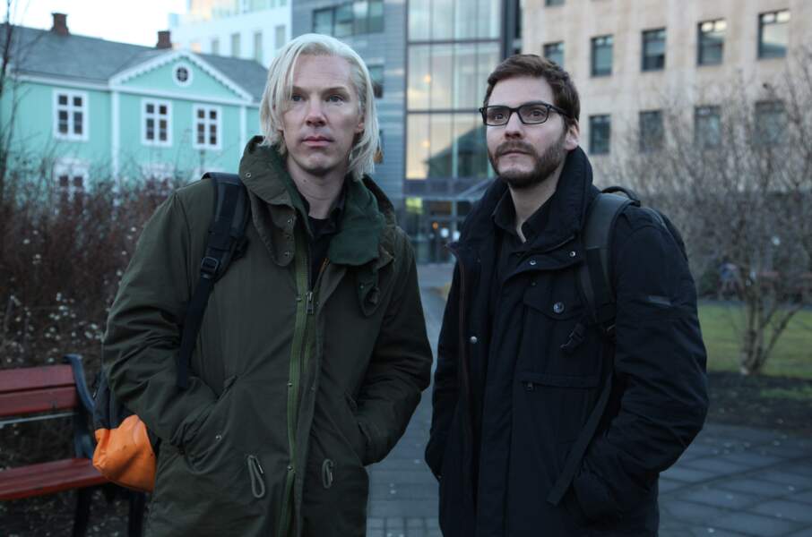 L'acteur s'est décoloré la tignasse pour jouer Julian Assange aux côtés de Daniel Brühl (Le cinquième pouvoir 2013)