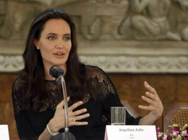 Angelina Jolie a gardé le nom de sa mère, plutôt que celui de son père, Jon Voight, avec qui elle a été en froid
