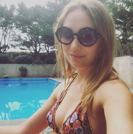 Selfie en bikini pour l'actrice Déborah François. 