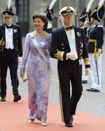 La reine Silvia et le roi Carl Gustaf sur le tapis rouge... orange... allez rouge.