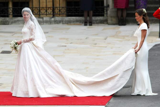 Pippa est "à la traîne" lors du mariage de Kate Middleton...