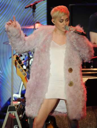Miley Cyrus, court vêtue (comme à son habitude)