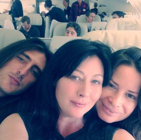 Shannen Doherty, Holly Marie Combs et son homme, Josh "Cocktail" Hallbauer, membre du groupe Radical Something. 