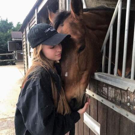 Et elle n'est pas la seule à aimer les chevaux ! La preuve avec Emma Smet. 