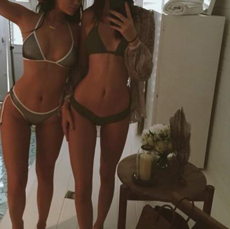 Et dans un autre genre, voici les soeurs Jenner. Kylie à gauche, Kendall à droite. 