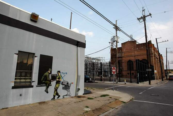 Tout le talent de Banksy est de jouer avec la réalité urbaine, de créer des trompe-l'oeil