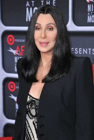 Aujourd'hui, Cher a la peau tellement tirée qu'elle n'a plus vraiment d'âge (elle a pourtant 70 ans !)