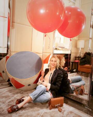 Trêve de plaisanteries : si vous voulez rendre Naomi Watts heureuse, offrez-lui un ballon gonflé à l'hélium. 
