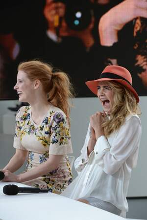 Jessica Chastain et Clara Delevingne tout sourire à Cannes 2014