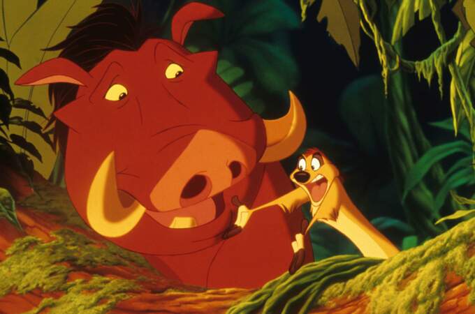 Le Roi lion (1994) : dans sa quête, Simba est aidé par ses amis Timon et Pumba 