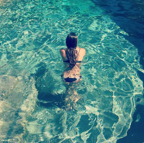 Plouf, c'est l'heure de la pause piscine pour Lea Michele. 