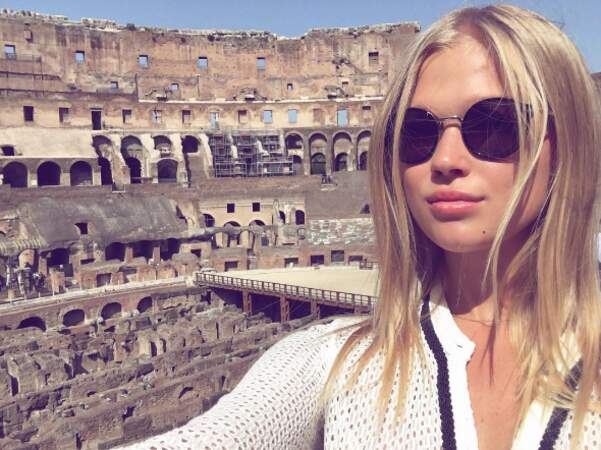 La top-model Vita Sidorkina a fait la touriste à Rome.