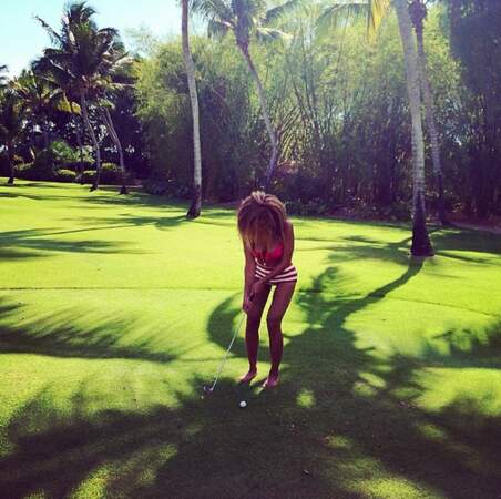 On reste dans le sport avec Beyoncé qui s'essaye au golf